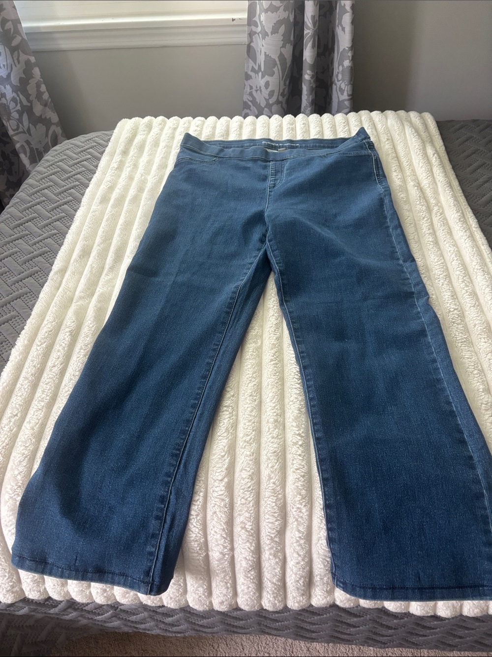 Style and Co pull/on, straight leg jeans.
Petite large, never worn